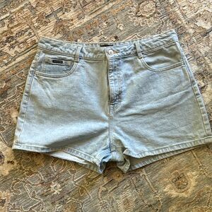 Frank and Oak Stevie tapered denim short in light wash